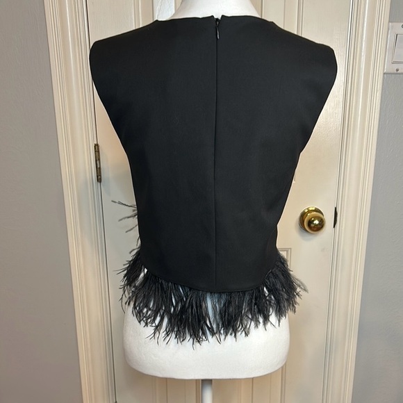 NWT MARELLA Cantal Black Sleeveless Crop Top With Detachable Feather Edge Size 8 - Picture 4 of 9